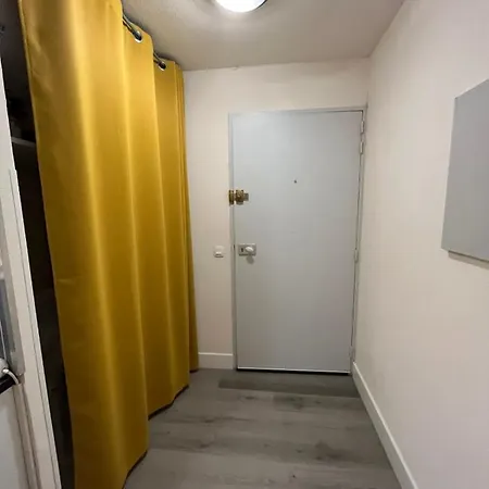 Апартаменти Studio Wifi Pool And Parking Place